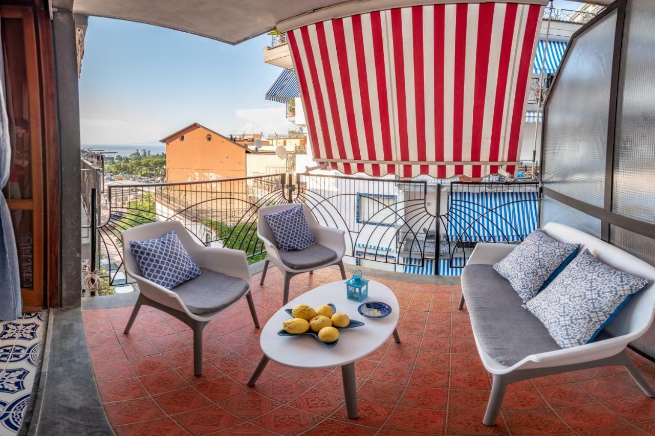 La Casetta Linda - New 2 Bedroom Apt In Sorrento With Seaview Terrace Kültér fotó